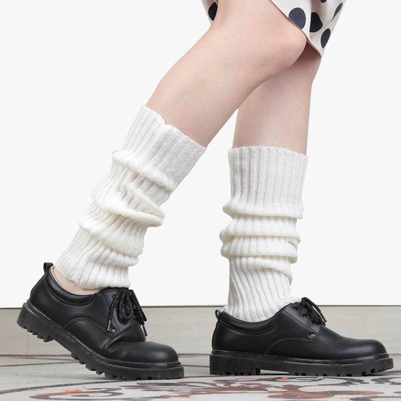A girl is wearing a pair of Japanese Loose socks with a Lolita dress outfit. Long Japanese socks are worn with black shoes.