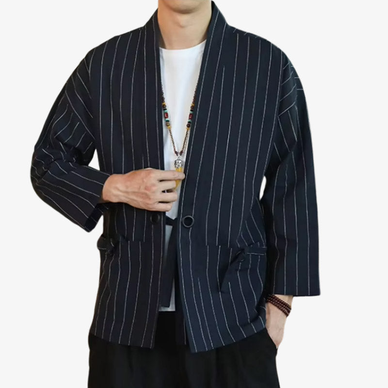 Men’s haori jacket combining Japanese tradition and urban fashion, ideal for clean silhouettes and subtle statement pieces.