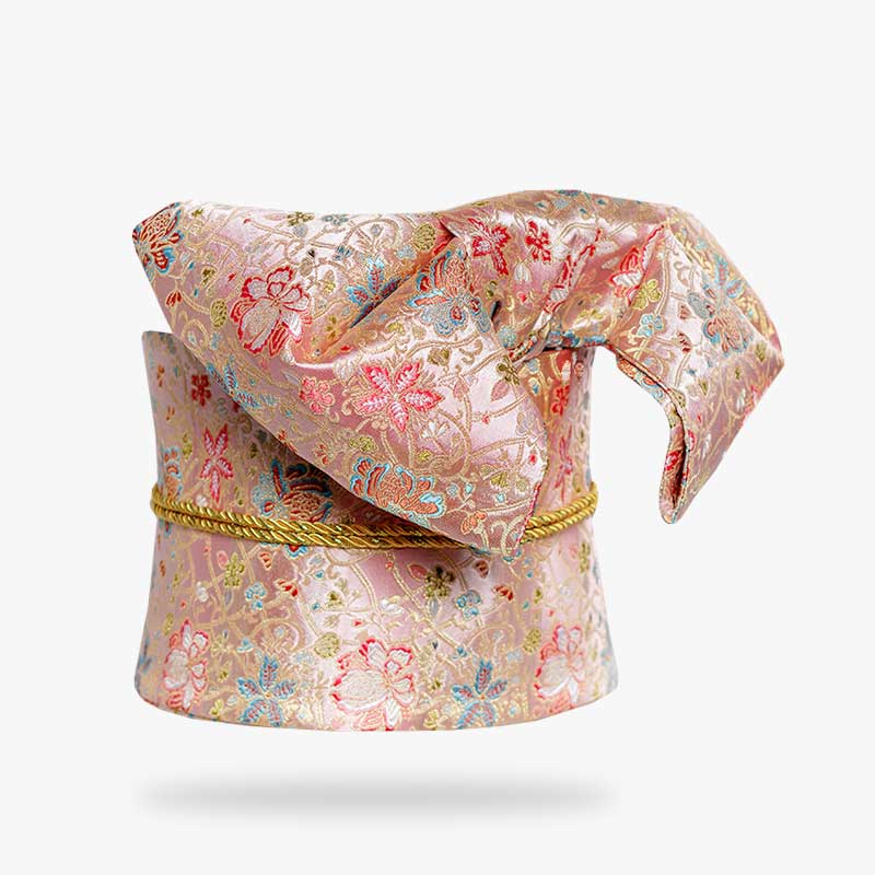 a Japanese sakura obi belt embroidered with Japanese sakura cherry blossom motifs. This wide belt closes the traditional kimono.