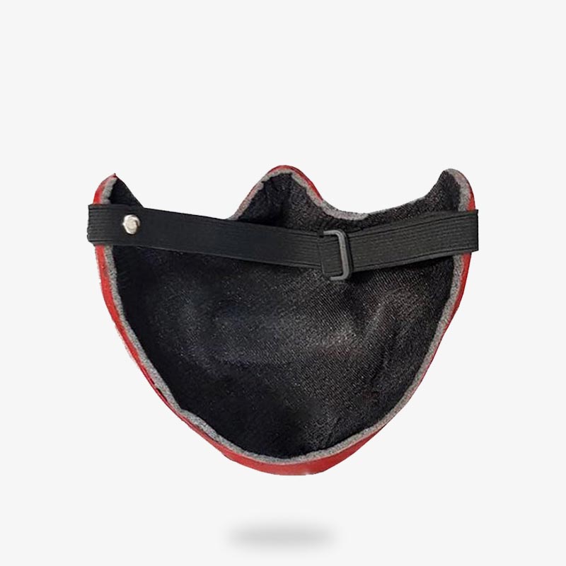 This samurai armor oni mask is a samurai mask. This oni mask is worn with a strap.
