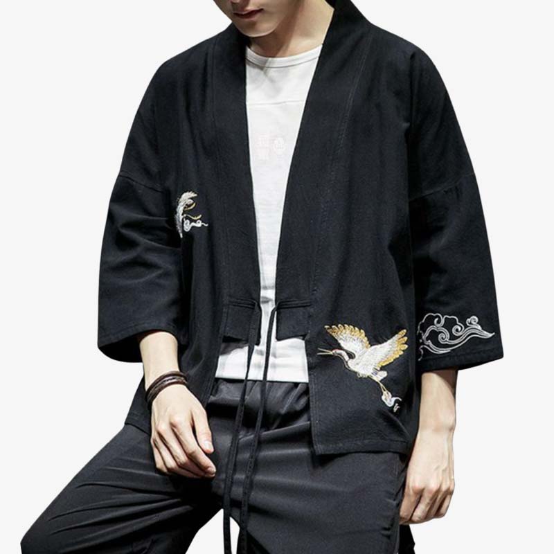Haori men’s jacket inspired by traditional Japanese layering, combining elegance and versatility for a refined casual or formal look.
