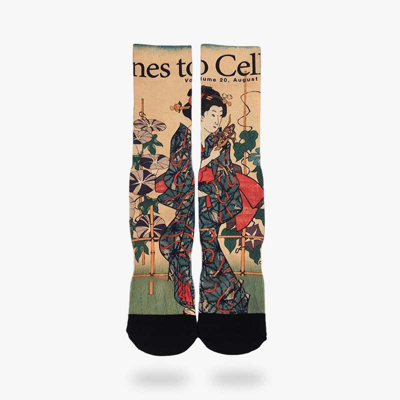 This pair of Japanese geisha socks is made of cotton, the drawing represents a Japanese woman dressed in a kimono in an Ukiyo-e art style.
