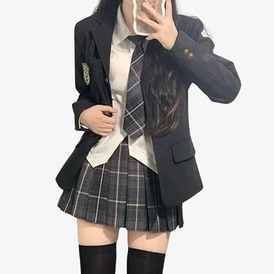a girls is dressed with Japanese High School Uniform