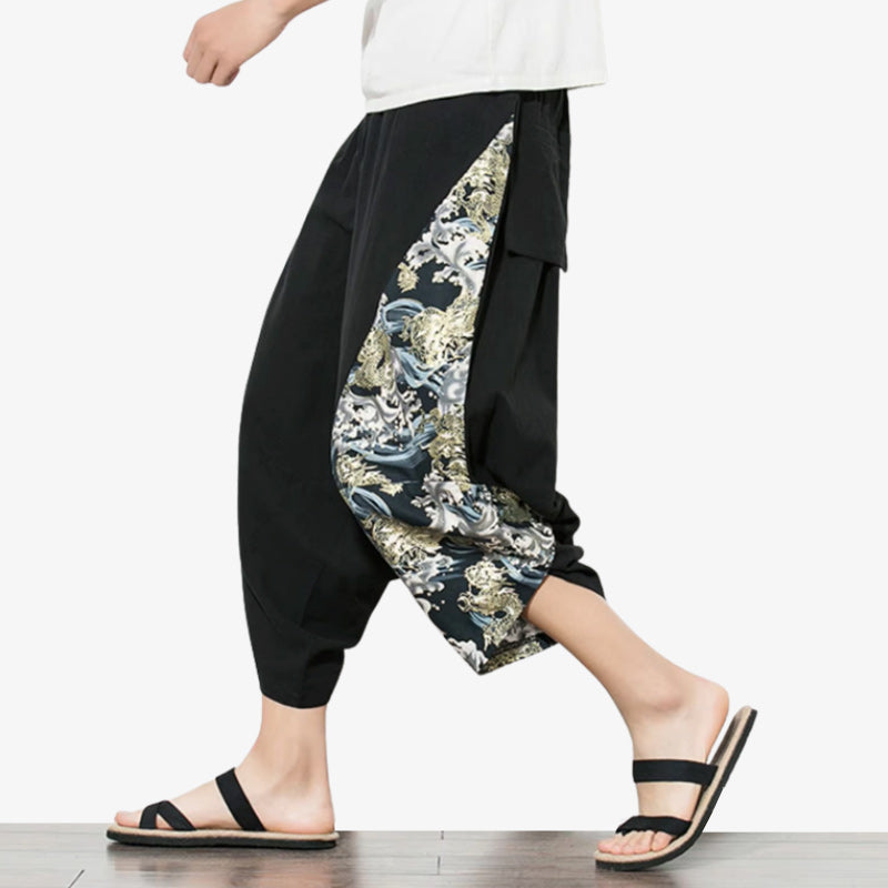 Black harem sweatpants inspired by loose Japanese street fashion, combining comfort and urban style with japanese pattern design