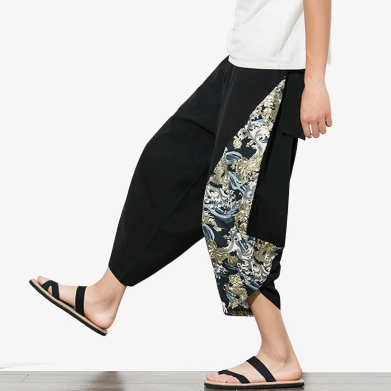 Harem sweatpants inspired by Japanese streetwear, featuring a loose fit and comfortable fabric, perfect for casual and dance styles with a modern urban edge.