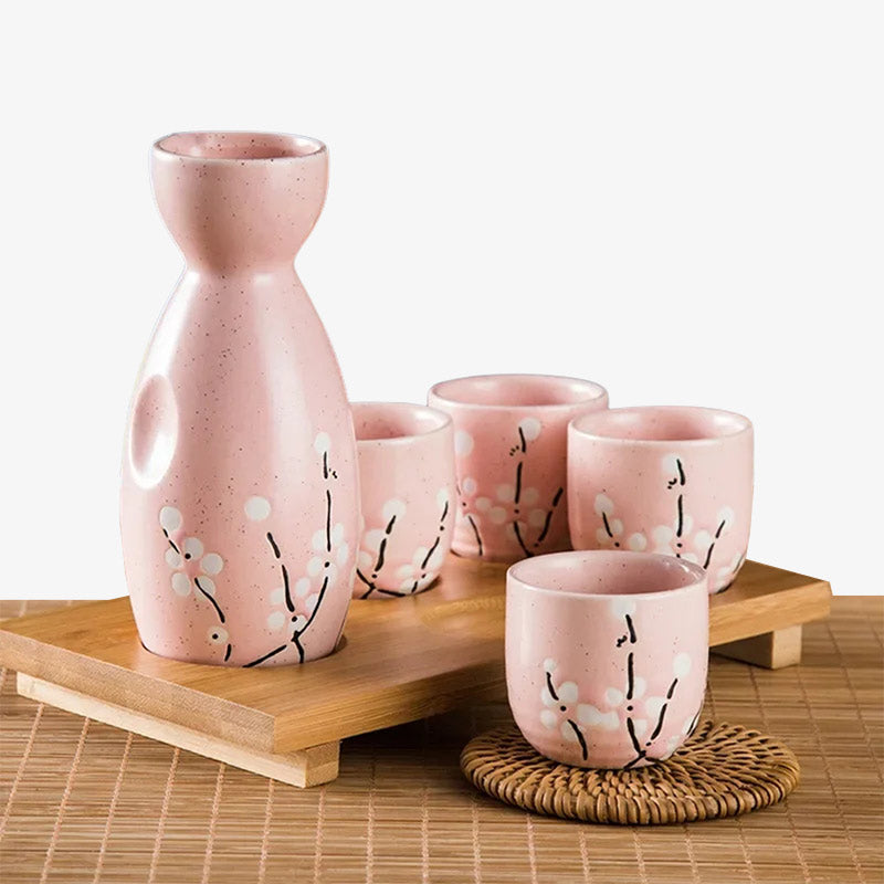 This Japanese sake sets made with traditional craftsmanship, ideal for sharing sake and celebrating Japanese culture. Thera 4 sake glasses made with ceramic material