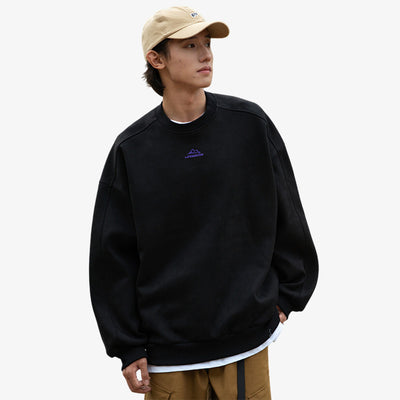 Japanese streetwear sweatshirt featuring bold and minimalist full black designs. The longsleeve sweatshirt is worn by a man dressed in black. The japanese pull is Made from a blend of Spandex and Polyester for comfort and style.