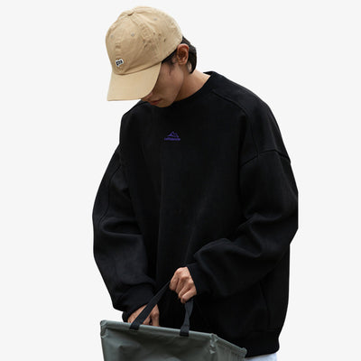 Japanese sweatshirt with unique full black color. This harajuku clothing is roundneck with long sleeves and, crafted from high-quality Spandex and Polyester. The man wears a cap and hold a bad with his black japanese pull