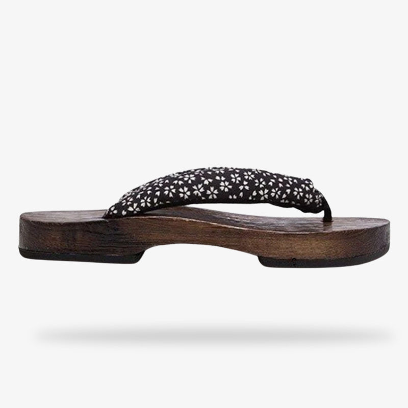 Kimonoshi Japanese style sandals, ideal for wearing with traditional kimonos. Wood material and japanse sakura flowers pattern