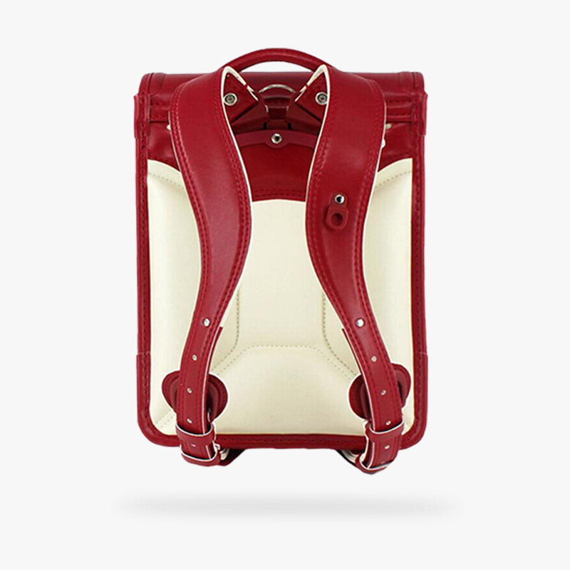 The red randoseru for sale has shoulder straps for carrying on the back. The bag is made of high-quality leather