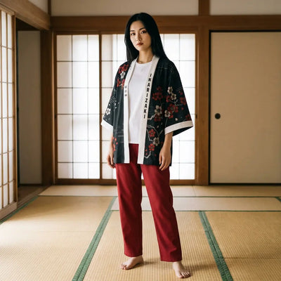 Woman wearing a kimono fox in a washitsu room with tatami and shoji screens